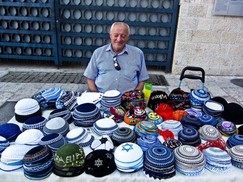 jew-oldman-selling-different-kippot