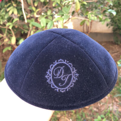 navy velvet kippah outdoor view customize wedding kippot1