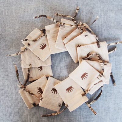 Custom embroidered candy bags for Jewish wedding ceremonies, with personalized designs to create elegant and stylish candy bags.